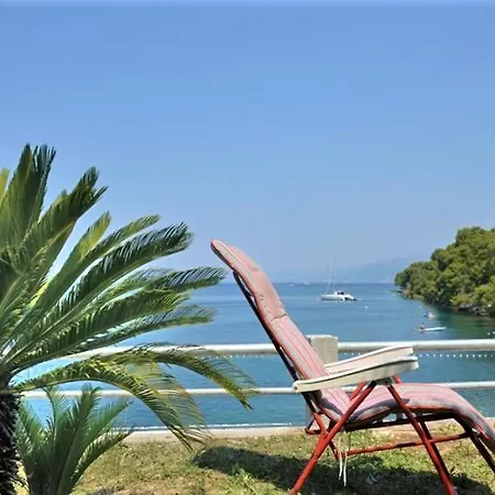 Bozi - 20m From The Beach Splitska