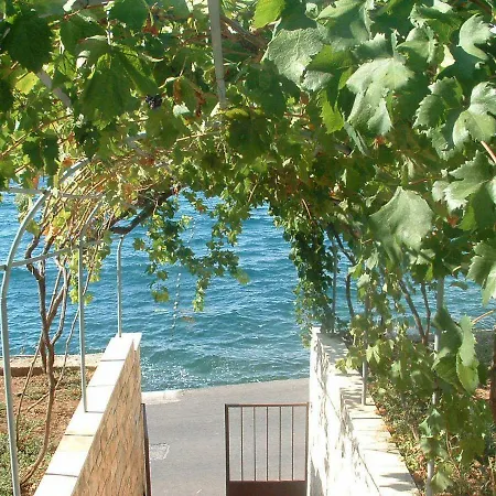 Bozi - 20m From The Beach * Splitska